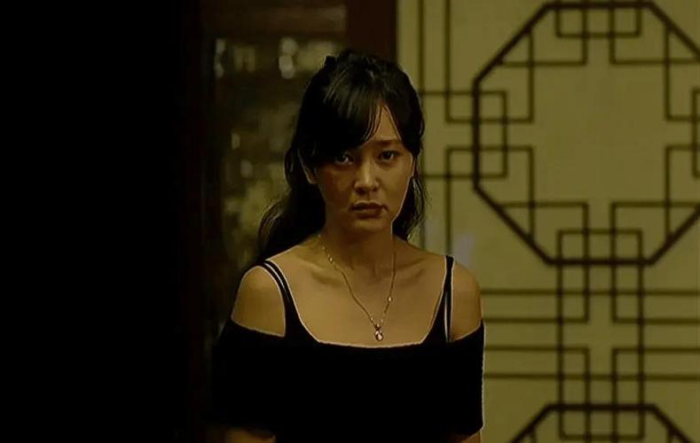 性感老师被学生操的相关介绍
