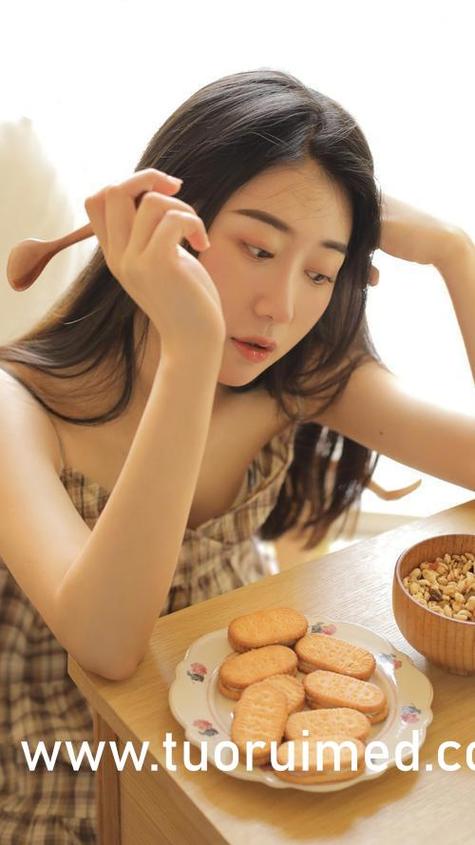 一边摸一边插一边舔的相关介绍