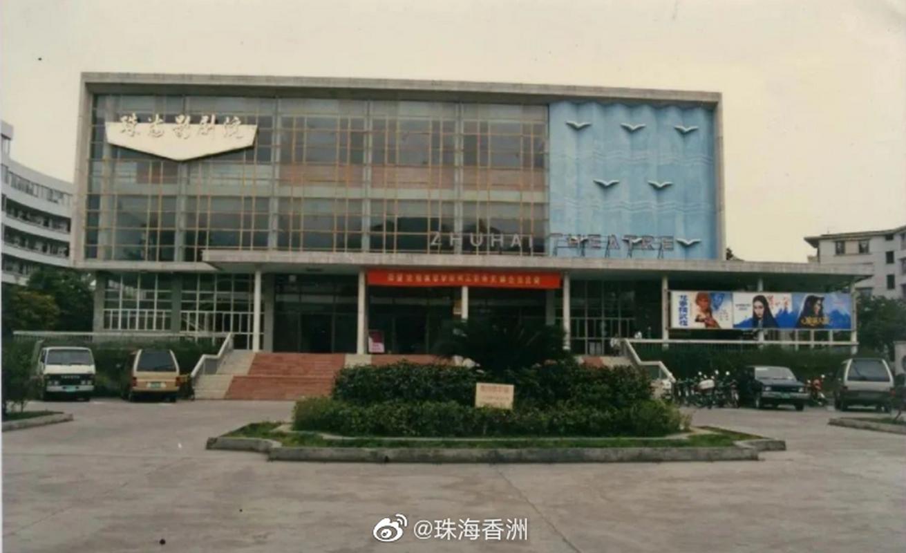 亚洲少妇人妻av的相关介绍