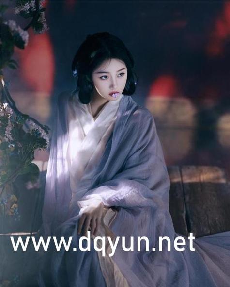 操哭美女的相关介绍