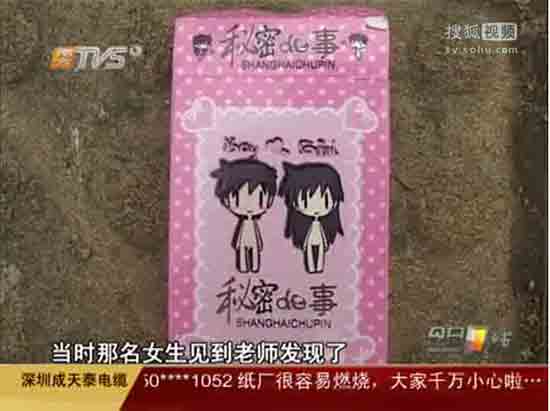 一边亲一边摸免费的的相关介绍