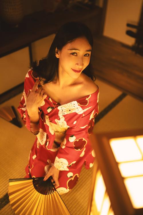 美女搞出白浆视频的相关介绍