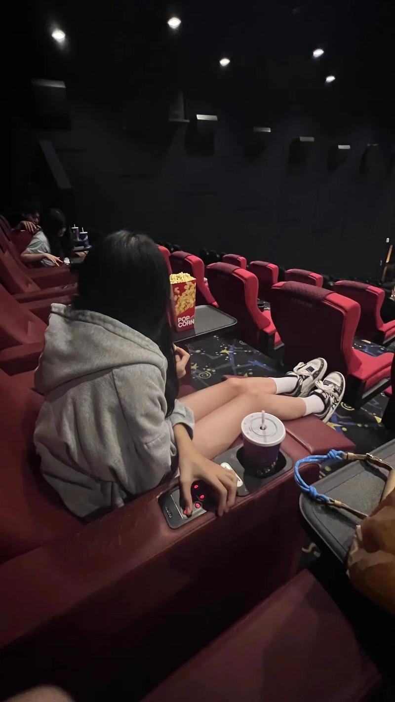 成人与女人免费看的相关介绍